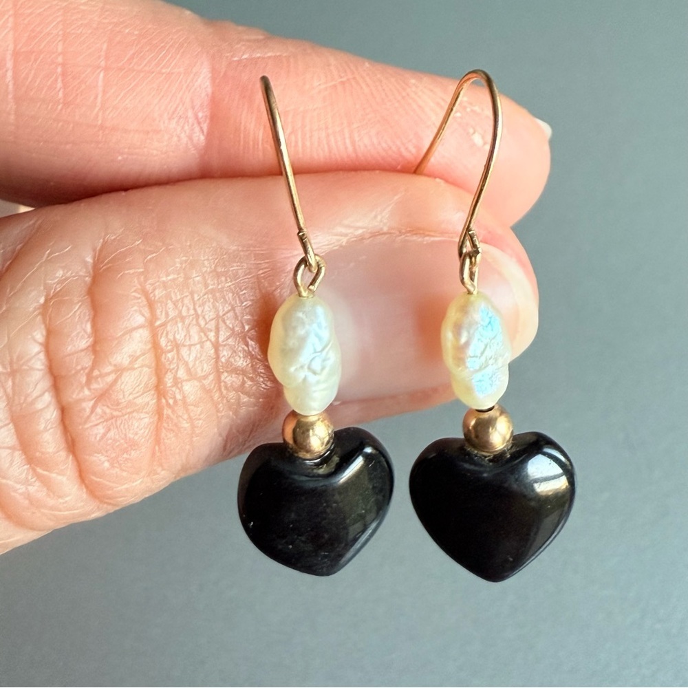 Vintage 14k Gold Onyx Heart And Freshwater Pearl Dangle Hook Earrings - Picture 4 of 7